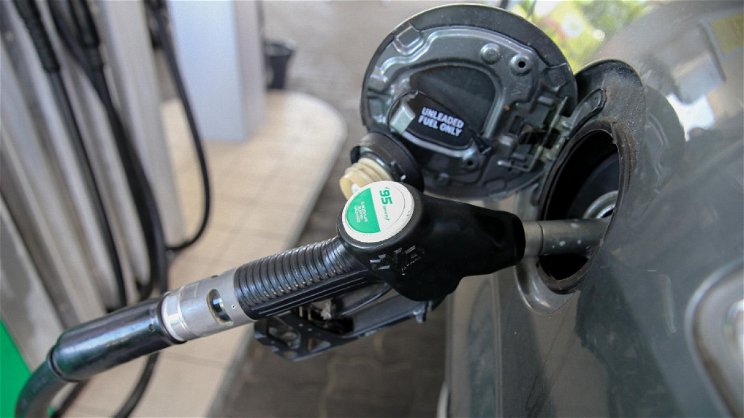 Nagy változás jön a benzinkutakon: figyeljon oda, hogy mit tankol!