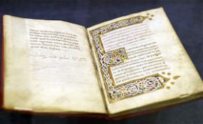 500 éves csillagászati eszköz és reneszánsz kódex a „Mátyás-kiállításon”