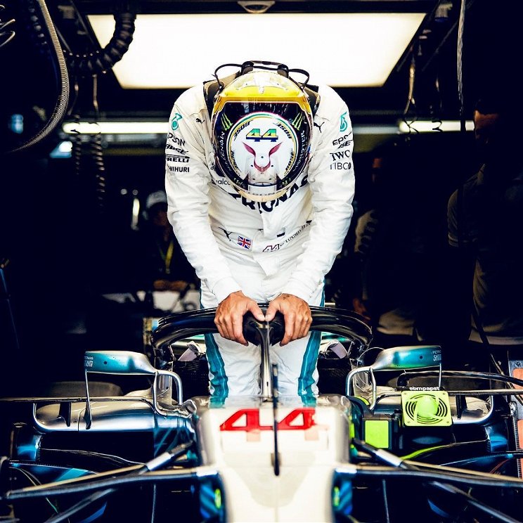 Hamilton ölébe pottyant a győzelem, a Mercedes pedig világbajnok lett