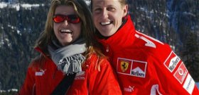Megtörte a csendet Schumacher felesége