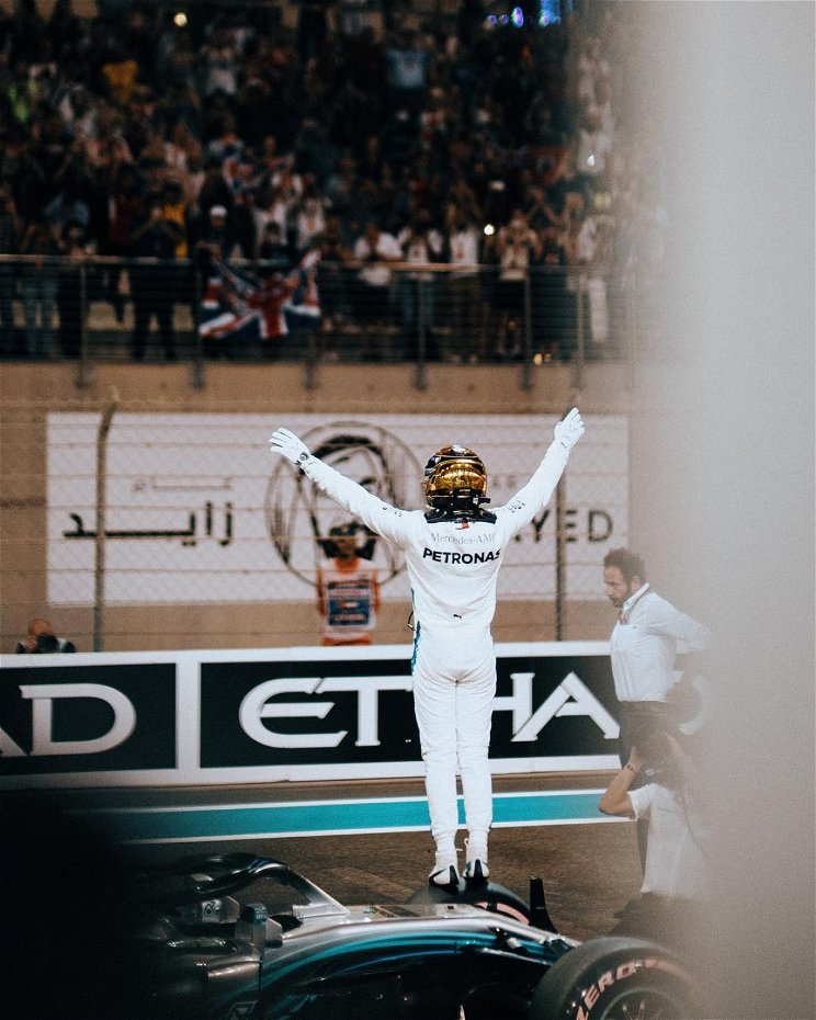 Hamilton és Bottas révén ért el történelmi sikert a Mercedes
