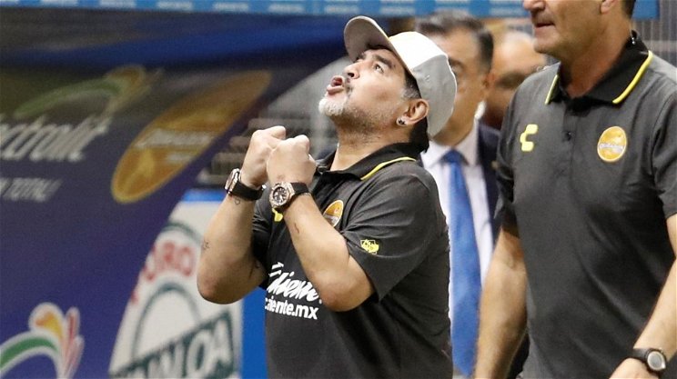 Diego Maradona megmutatta, hogy milyen kemény az ökle