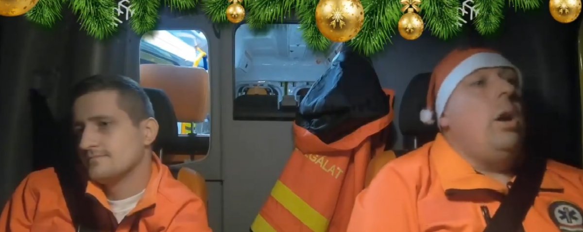 Kedves és vicces videóval kívánnak boldog karácsonyt a mentősök
