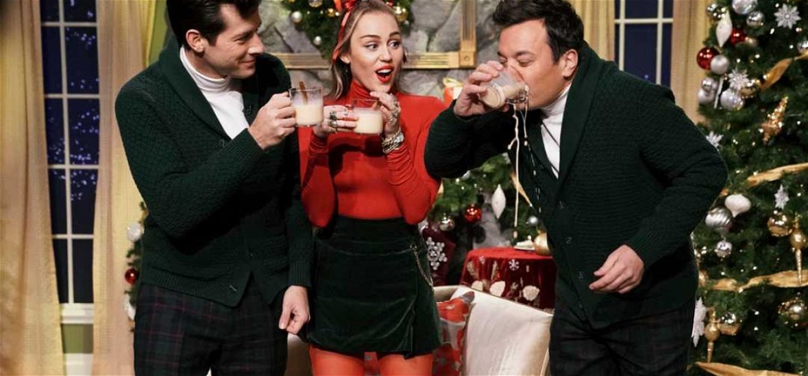 Miley Cyrus átírta az ismert karácsonyi dalt, az eredmény pedig zseniális lett