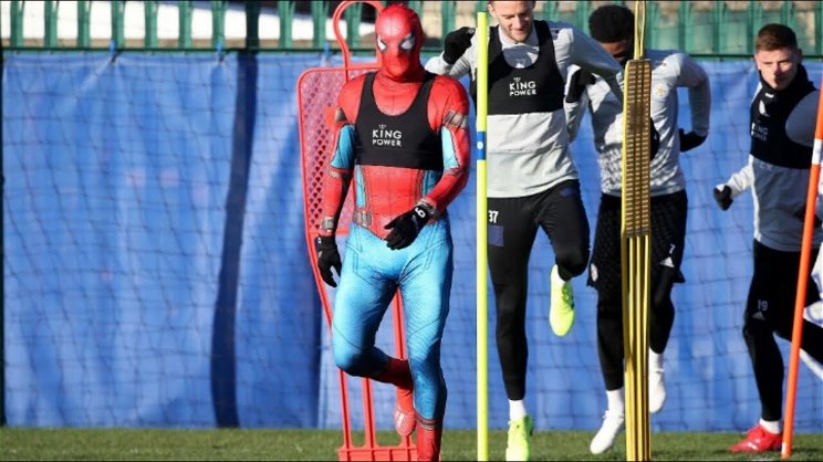 A Pókember ellátogatott a Leicester City edzésére