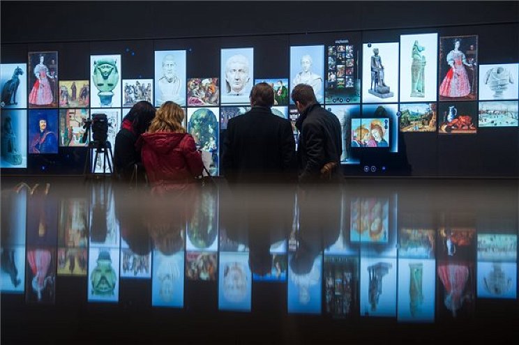 A világon egyedülálló LCD falat adtak át a Szépművészetiben