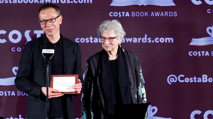 Egy zsidó kislány megmentéséről szóló mű nyerte a rangos brit könyvdíjat