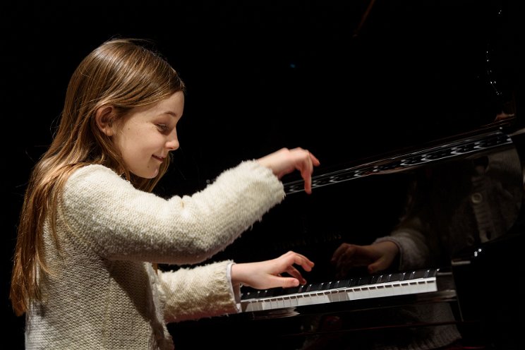 Négy hangjegyből zseniális darabot komponált egy 14 éves kislány