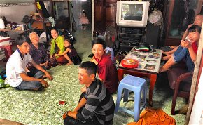 Zsolt utazása: beszélgetés a vietnámi falu „nagy öregjeivel”