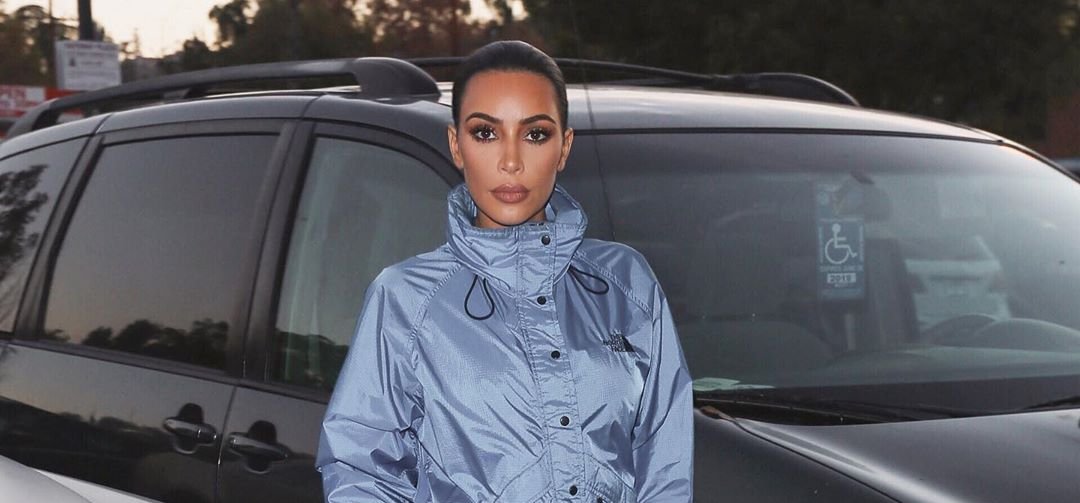 Kim Kardashian ruhája merénylet a jóízlés ellen