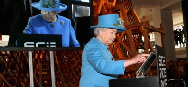 Erzsébet királynő megmutatta, hogy ő is tud posztolni Instán