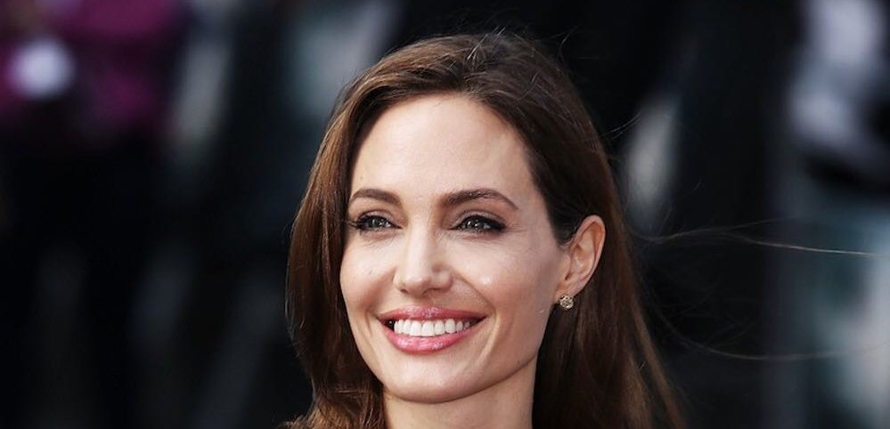 Lara Croftnak kell megfejtenie, hogy mit jelentenek Angelina Jolie tetkói