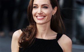 Lara Croftnak kell megfejtenie, hogy mit jelentenek Angelina Jolie tetkói