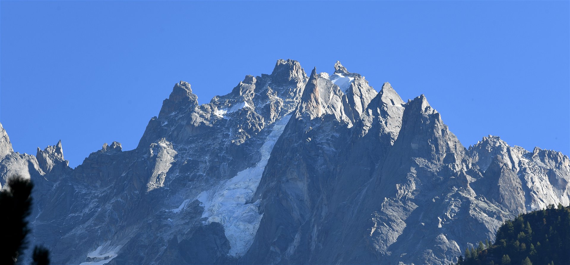 Hatszáz métert zuhantak a Mont Blanc-on, de túlélték