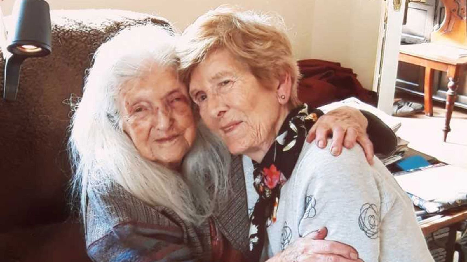 81 éves korában találkozott először édesanyjával egy ír nő