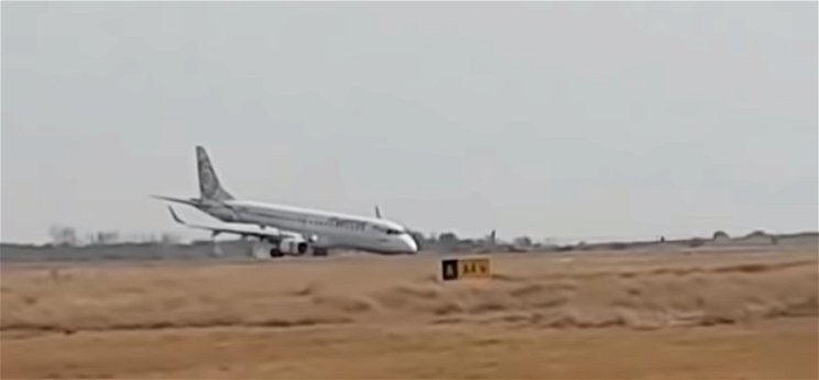 Elképesztő bravúrral mentette meg az utasokat a pilóta - videó
