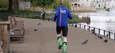 Megdöntötték a maratonifutás síbakancsban Guinness-rekordját – videó