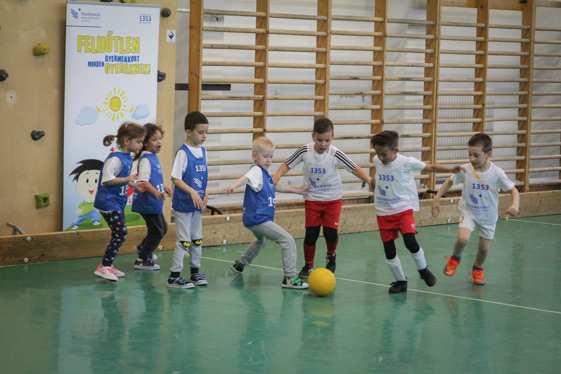 Óvodásoknak szervez focibajnokságot az Ökumenikus Segélyszervezet Miskolcon