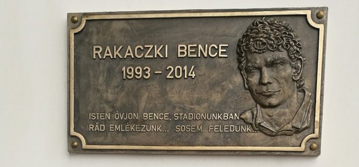 Rakaczki Bence emléktáblája már az új diósgyőri stadionban van