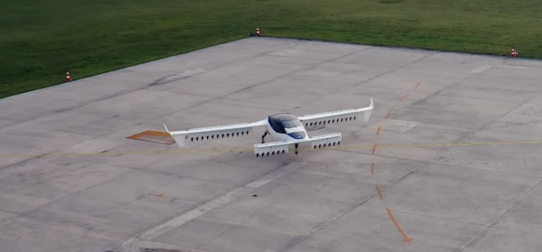 Levegőbe emelkedett az első elektromos repülő taxi – videó