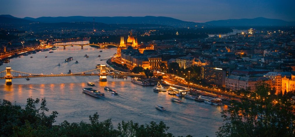 A Dunából bejelentette: belezuhant a hídról Budapest közepén