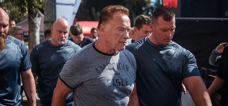 Karaterúgással támadták meg Arnold Schwarzeneggert