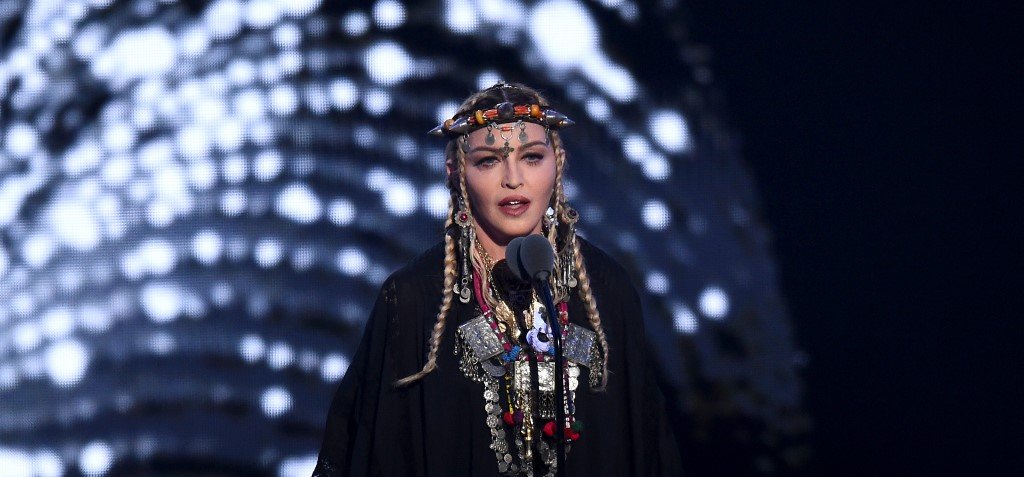 Madonna letépte egy tinédzser rajongója ruháját