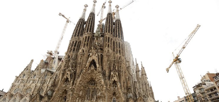 137 év után építési engedélyt kapott a Sagrada Familia