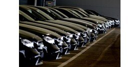 Mercedesek tízezreit kell szervizbe vinni, ám a gyártó ellenzi ezt a lépést