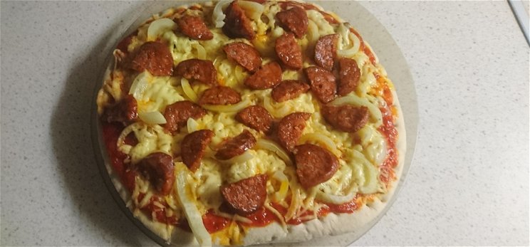 Végre elkészítettük Elek Zoltán mikrós pizzáját