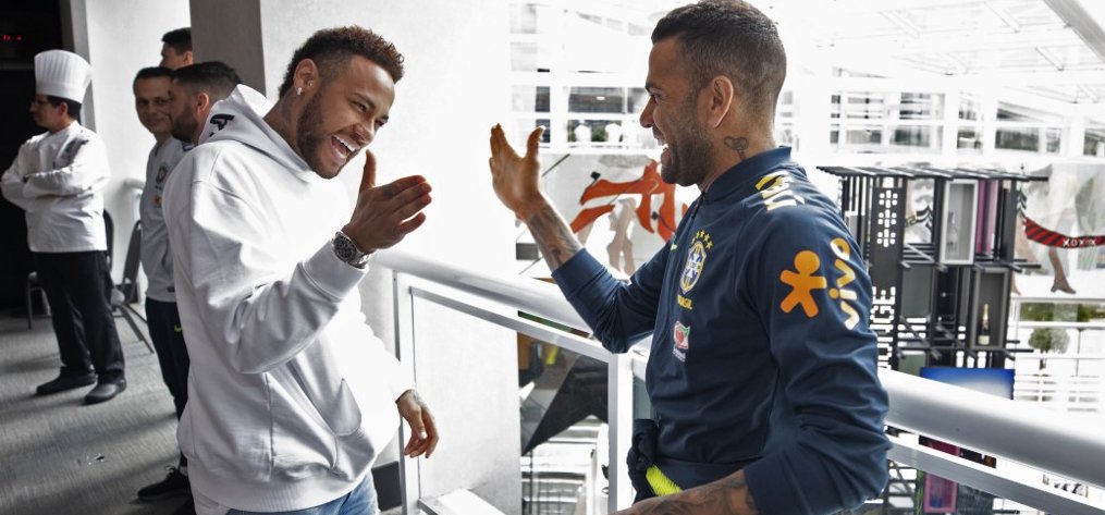 Nagyon verik a mellüket Neymarék az új PSG-mezben – videó