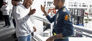 Nagyon verik a mellüket Neymarék az új PSG-mezben – videó
