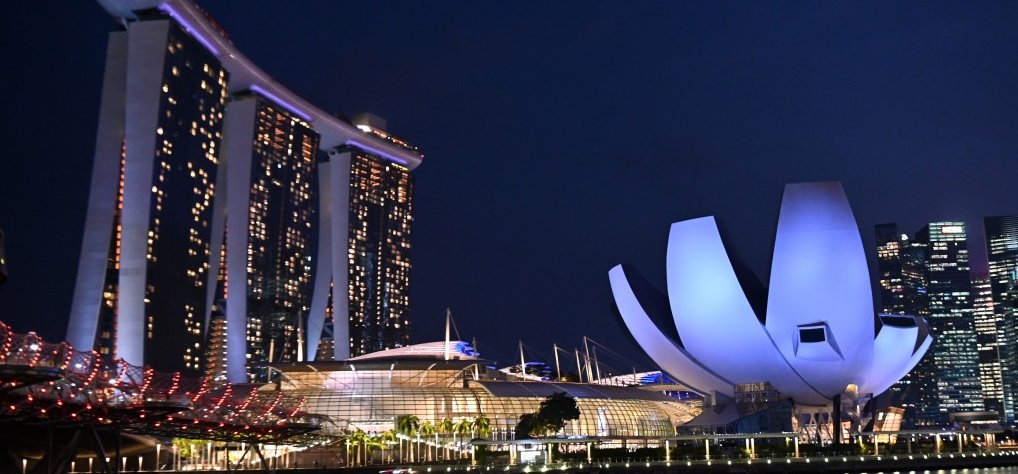 Szingapúr éjszakai fényei videón a leglenyűgözőbbek