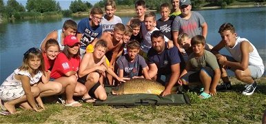 Általános iskolás fiú fogott rekordméretű halat itthon