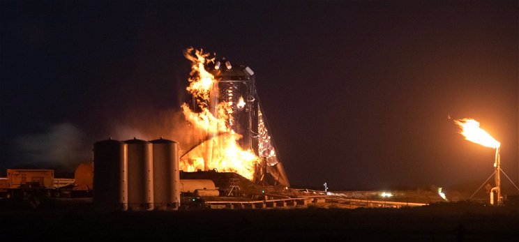 A SpaceX tesztje nagyon nem jött össze, lángba borult minden – videó