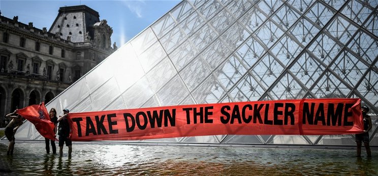 Bizarr megoldással penderítette ki milliárdos támogatóját a Louvre