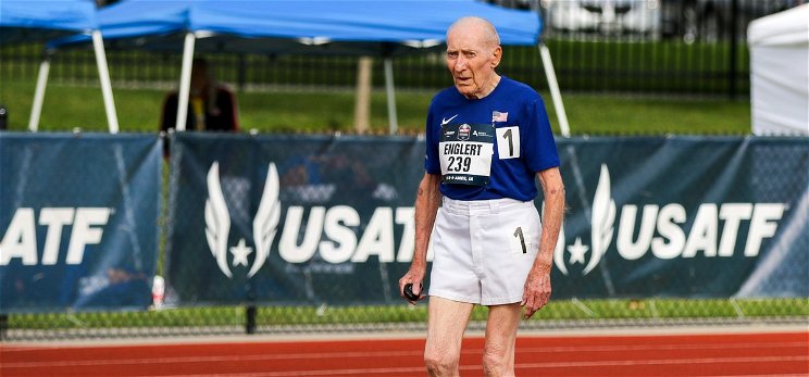 A 96 éves futógép minden létező rekordot megdönt - videó