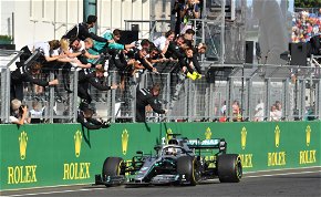 Verstappen vezetett, majd Hamilton ott termett és megnyerte a Magyar Nagydíjat – galéria