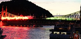 UEFA=Mafia – piro akció a Szabadság-hídon a Honvéd-ultráktól