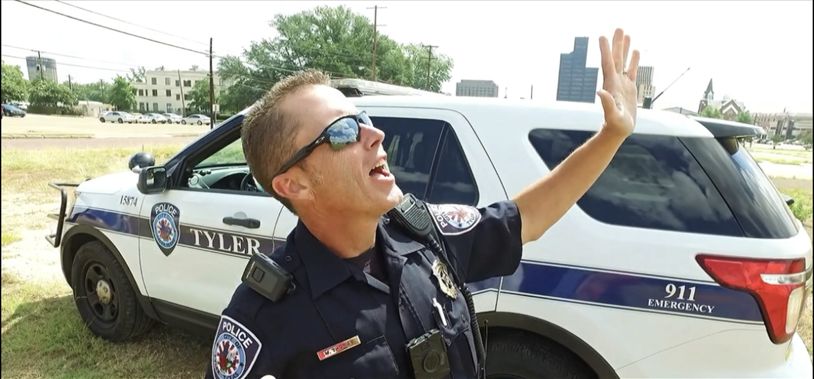 Csendháborítás miatt mentek ki a rendőrök, végül ők is buliztak – videó