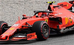 Vettel őrültsége ellenére Leclerc behúzta a Ferrari hazai versenyét – videó