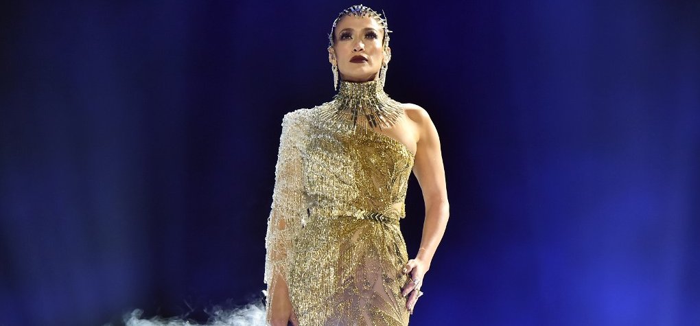 A filmes vetkőzés után meztelen képpel jelentkezett Jennifer Lopez