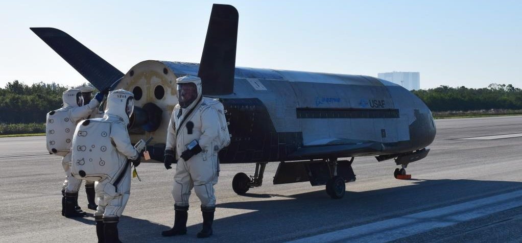Két évig tartó titkos út után visszatért a Földre a pilóta nélküli űrrepülőgép