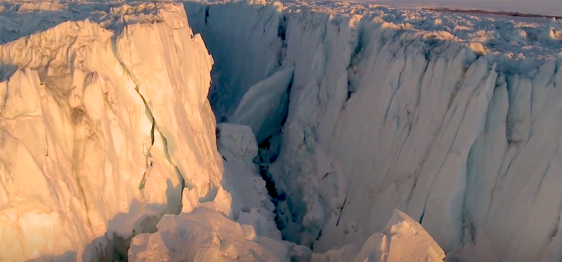 Veszélyezteti a hajózást az Antarktiszról leszakadt hatalmas jégtömb