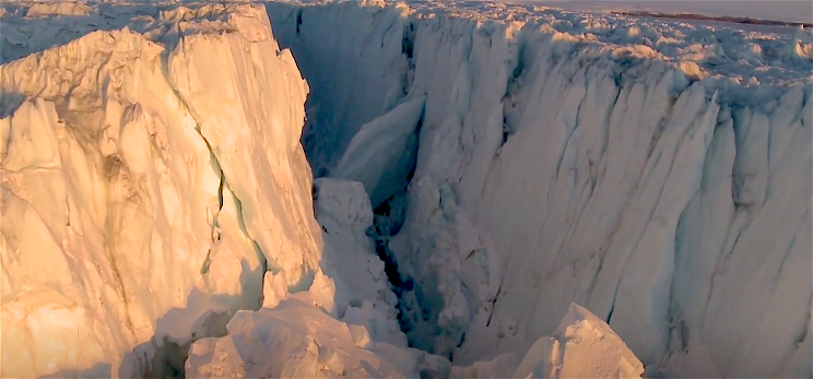 Veszélyezteti a hajózást az Antarktiszról leszakadt hatalmas jégtömb