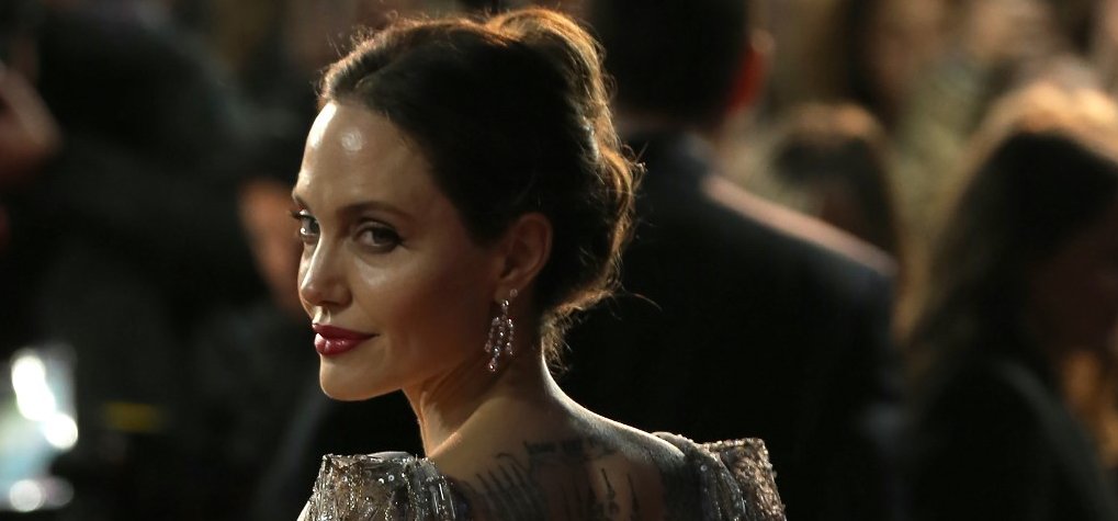 Meztelenül állt kamerák elé Angelina Jolie – képek