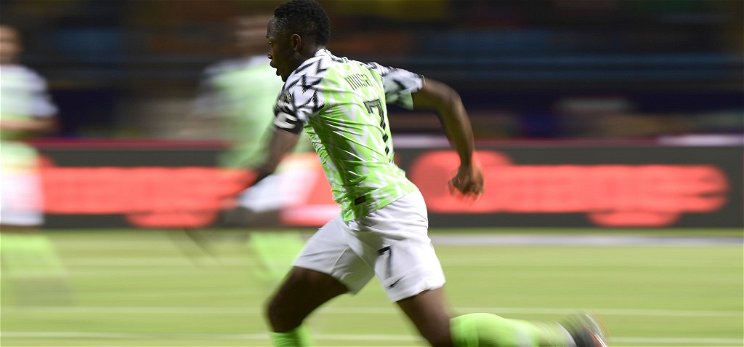 Diákok álmait támogatja a nigériai válogatott focista