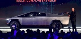 Bemutatták a Tesla Cybertruck törhetetlen üvegét, nem kellett volna – videó
