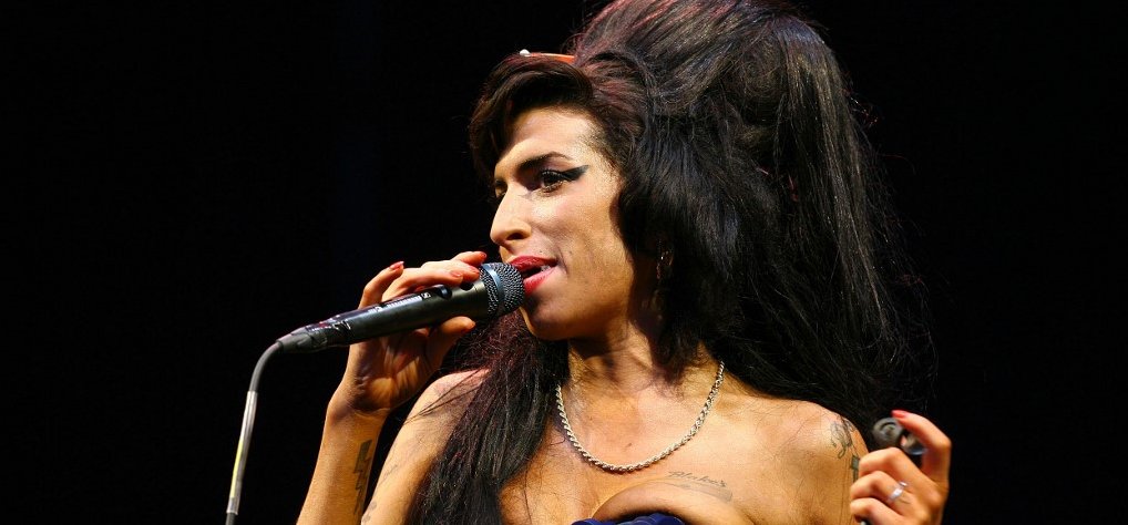 Elárverezik Amy Winehouse holmijait, de előtte kiállítják őket