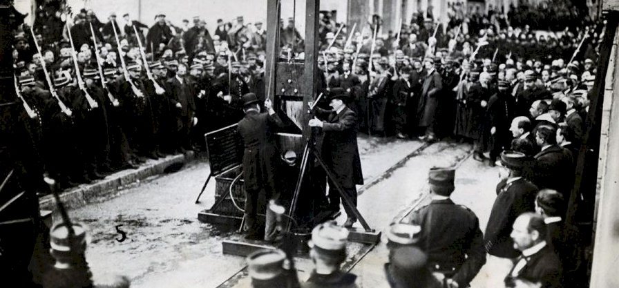 Azonnal elborzadsz: itt az utolsó nyilvános lefejezés guillotine-nal – videó